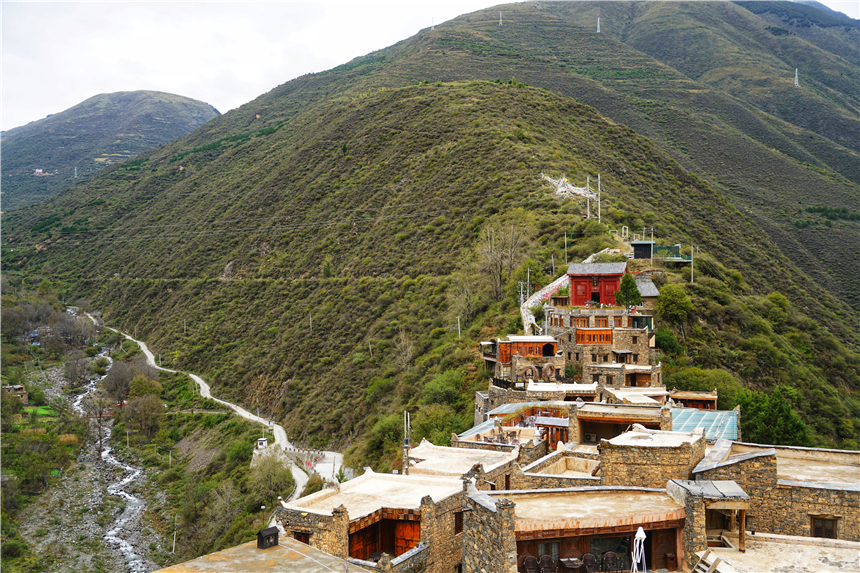 四川境内被誉为小布达拉宫的寺庙,四川布达拉宫游玩攻略