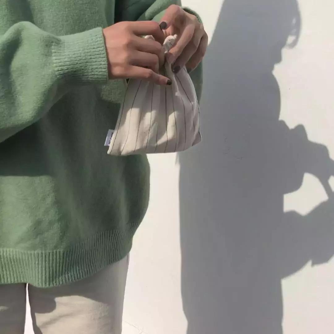 29岁女孩独居图片,29岁独居女孩的视频