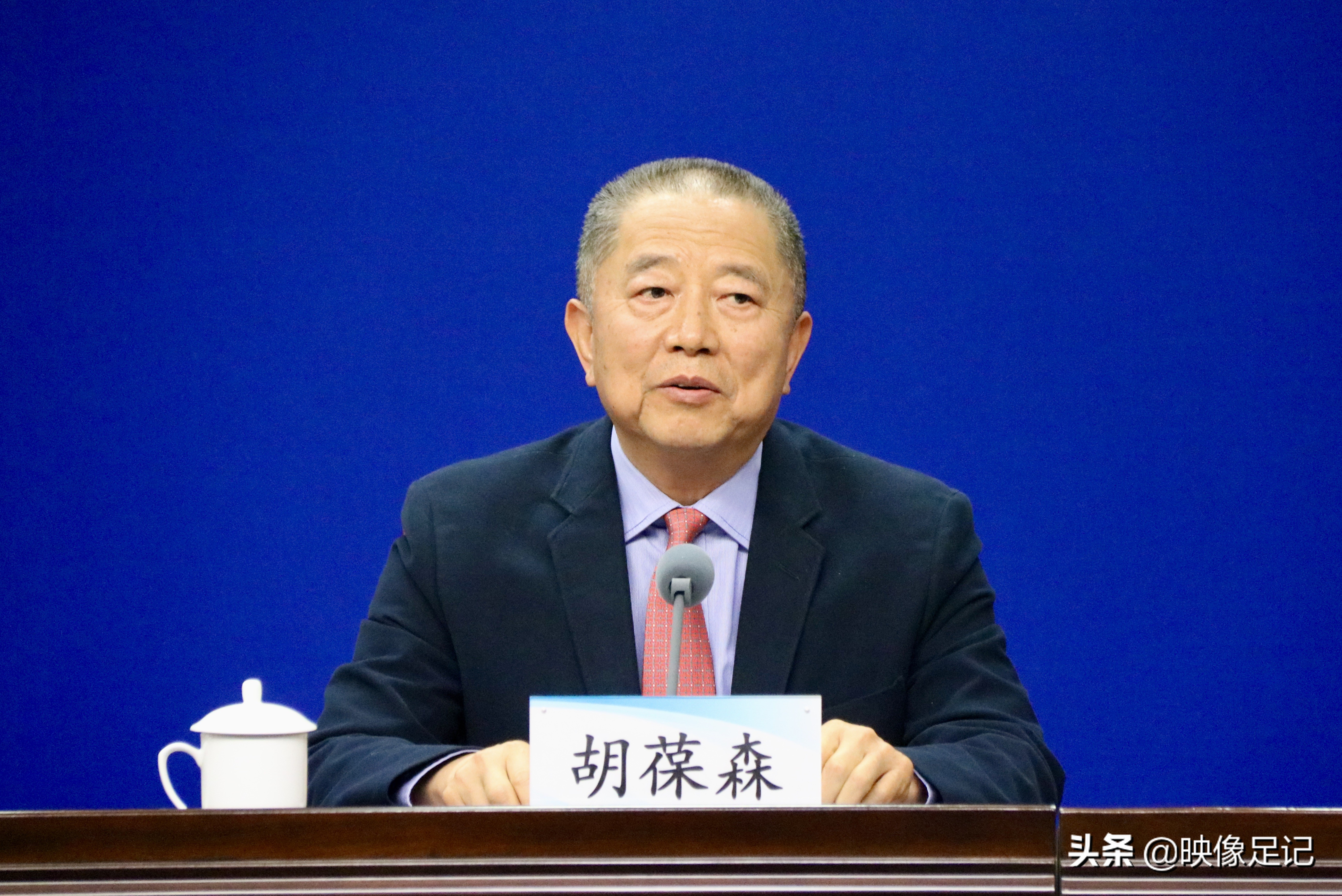 谁说女子不如男足球裁判,谁说女子不如男女足