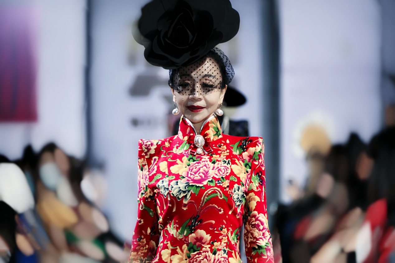 胡社光新中式旗袍走秀视频,胡社光时装发布会