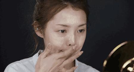 妆容不服帖卡粉脱妆,冬天粉底液底妆怎么化干净服帖