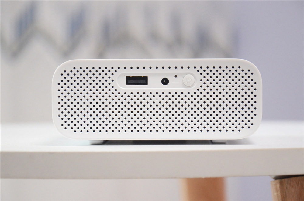 将电影院放进口袋里？天猫精灵“小白盒”便携智能投影仪评测