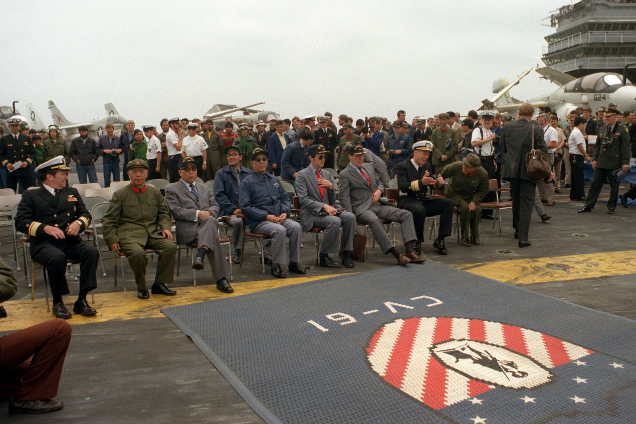 陪同*华清刘**参观航母的美军少将，官至太平洋司令，2003年去世