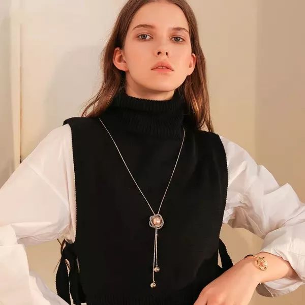 穿毛衣搭什么项链好看,毛衣和毛衣链的搭配
