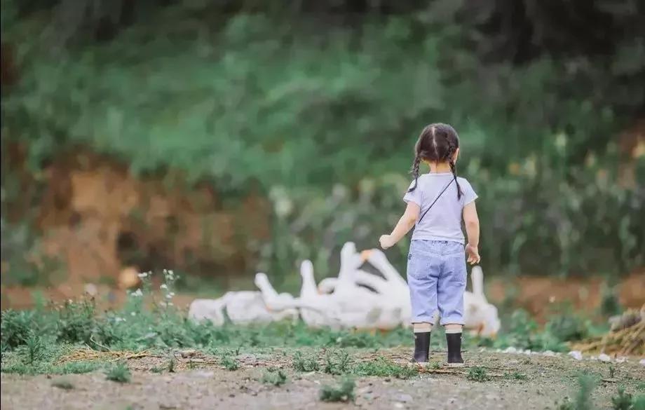 16岁女儿跟人开房，妈妈瞬间崩溃：该给女孩的4个底线教育要趁早