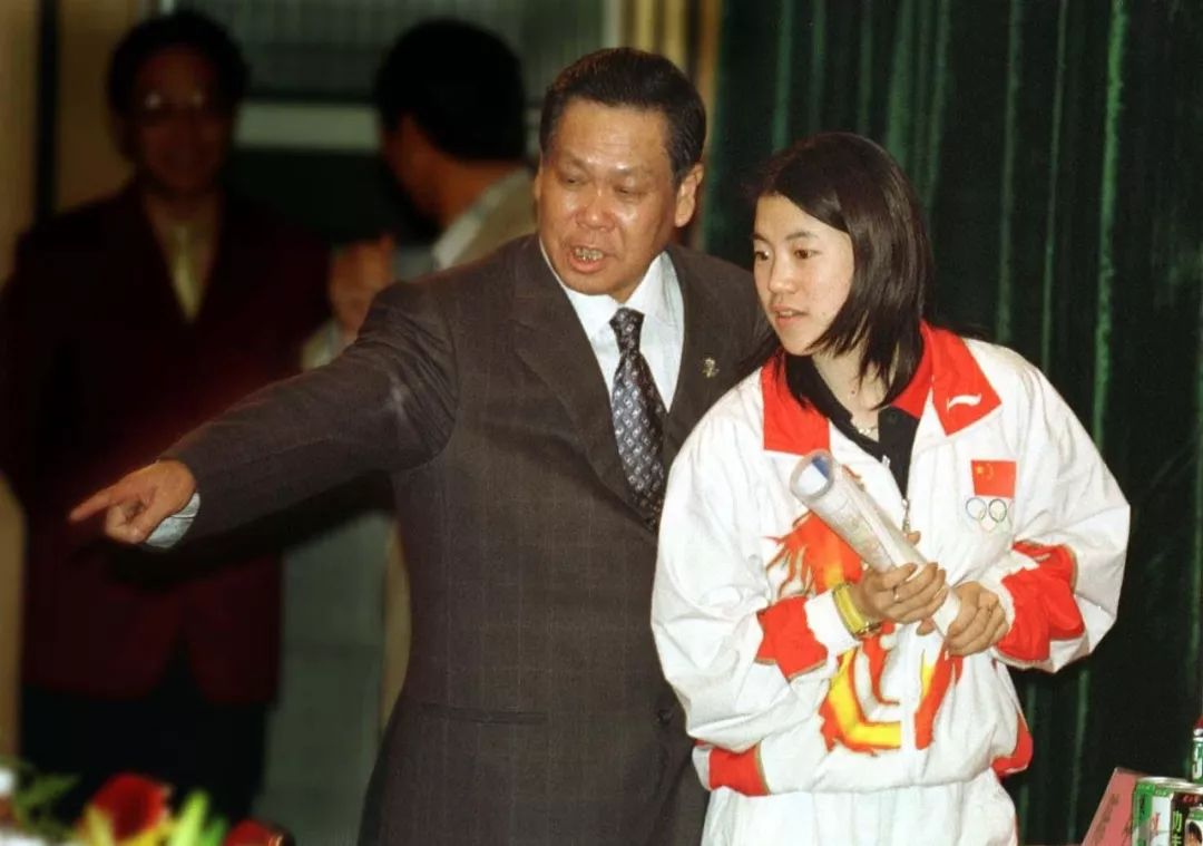 李宁当年一年亏损了多少,李宁近5年利润表分析