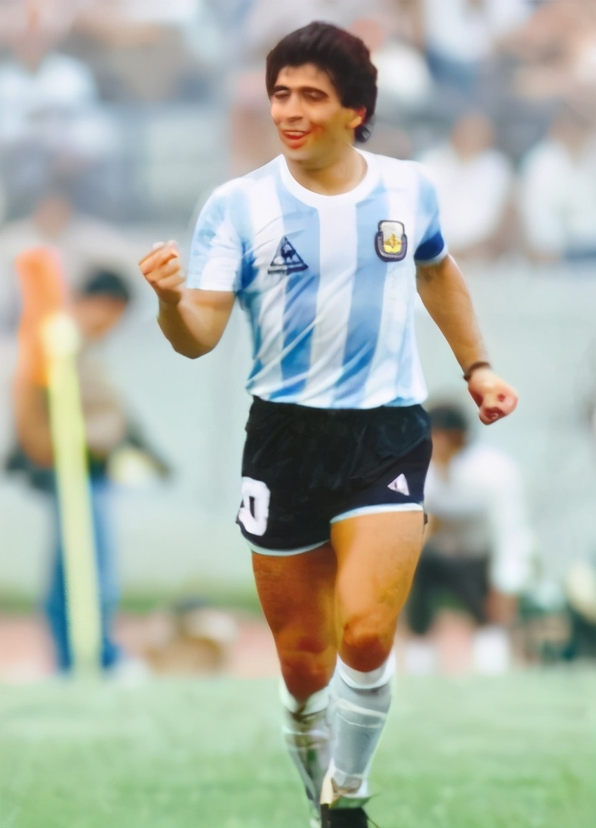 身披10号球衣,足球巨星排名贝利