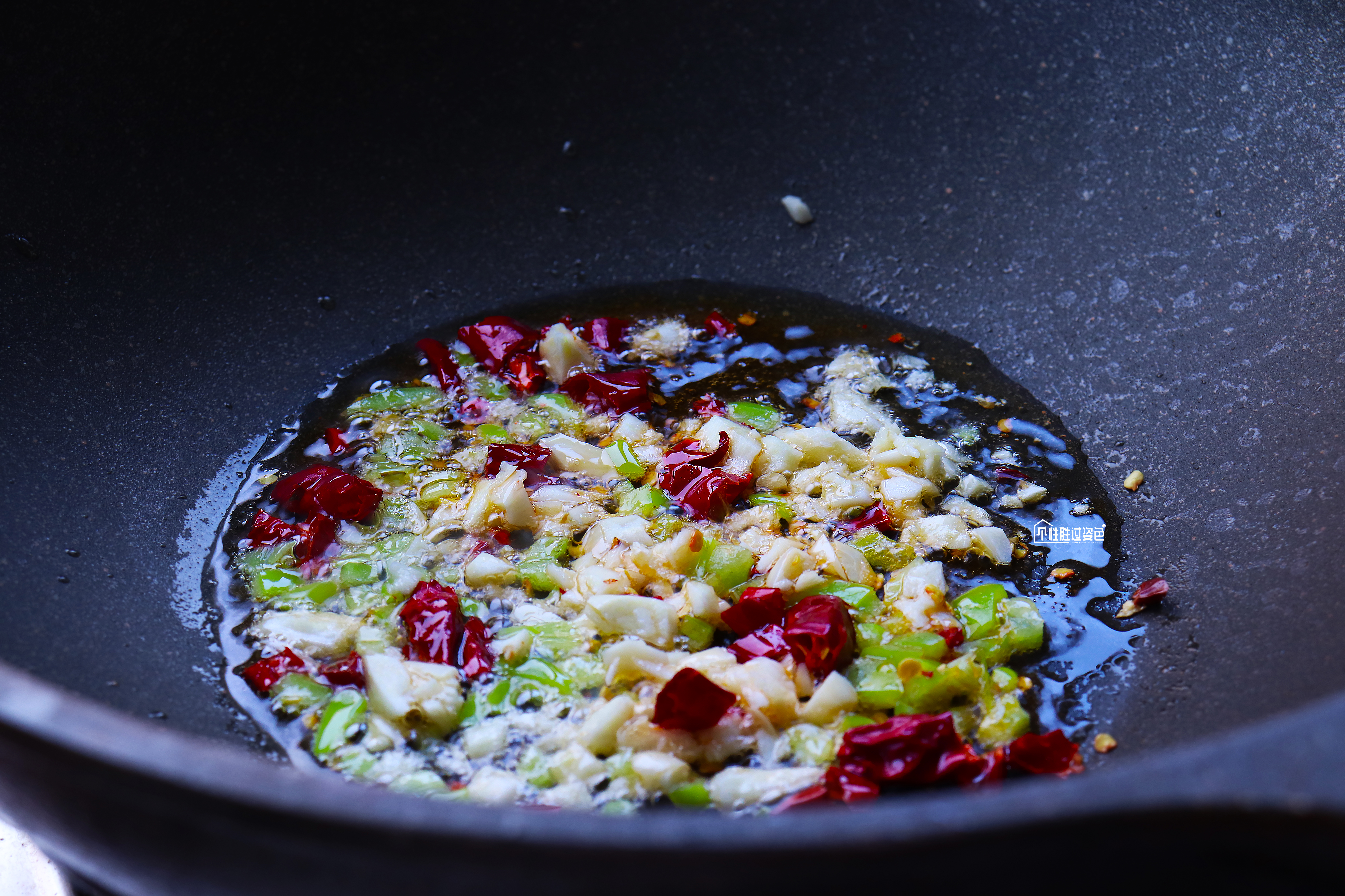 这样做虾外酥里嫩全家老小都爱吃,不带皮的虾怎么做简单又好吃