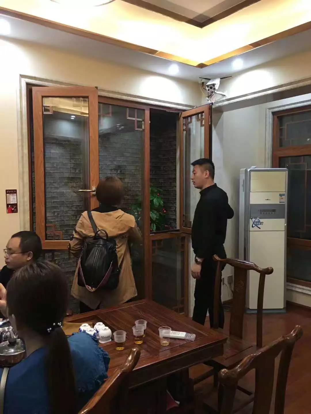 折叠门夹手怎么办,折叠门容易出现的问题