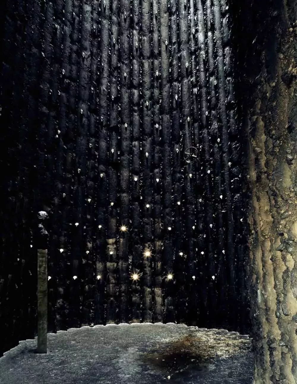 孤独的建筑物,孤独的建筑金湾