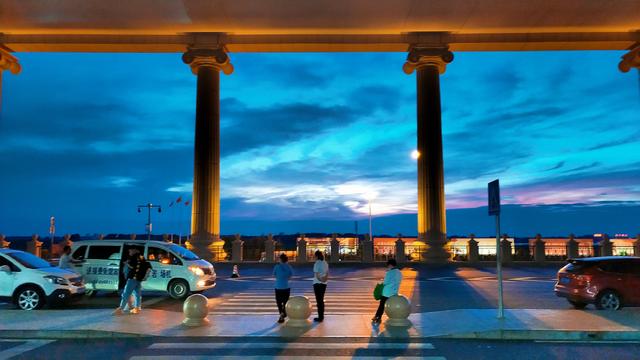 这个北方城市水质比南方还好街景很“洋气”满大街都是美女