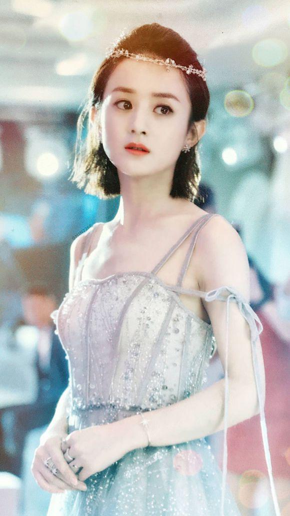 有一种“平胸”叫赵丽颖，看到她的穿着，才知什么叫高级的性感