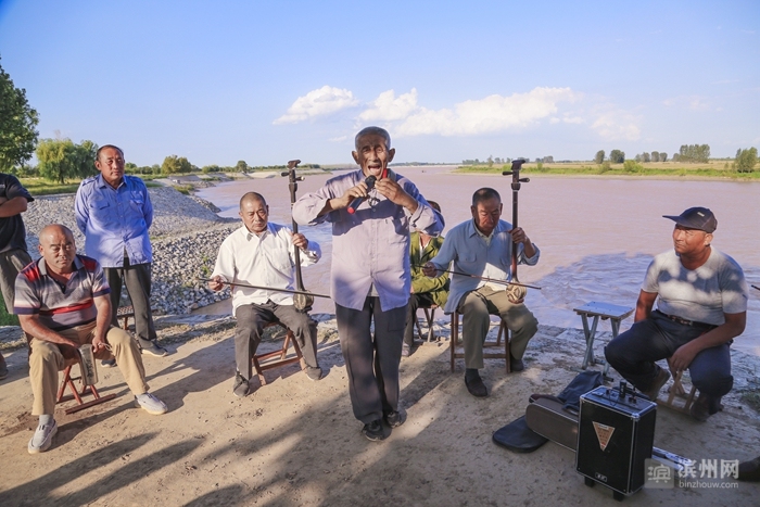 2018时光已走滨州日报90后小美摄影记者定格了您的最美