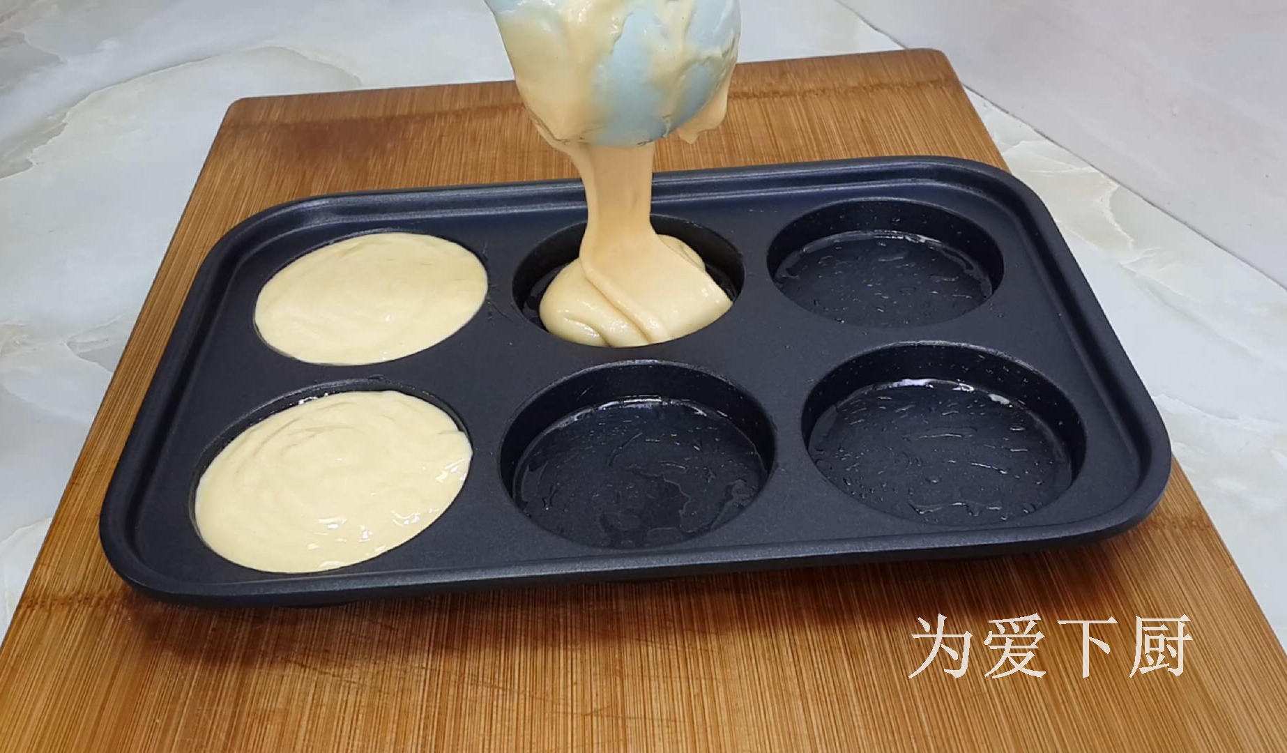 只用牛奶和鸡蛋做蛋糕不用打蛋器,鸡蛋做蛋糕简单不用烤箱