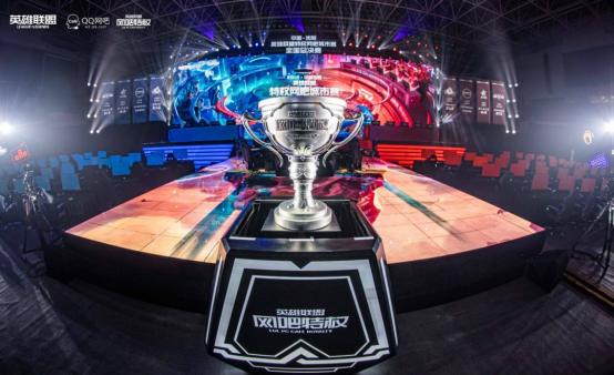 标题：QQ网吧携手8大游戏福利，带来网吧客流回暖攻略