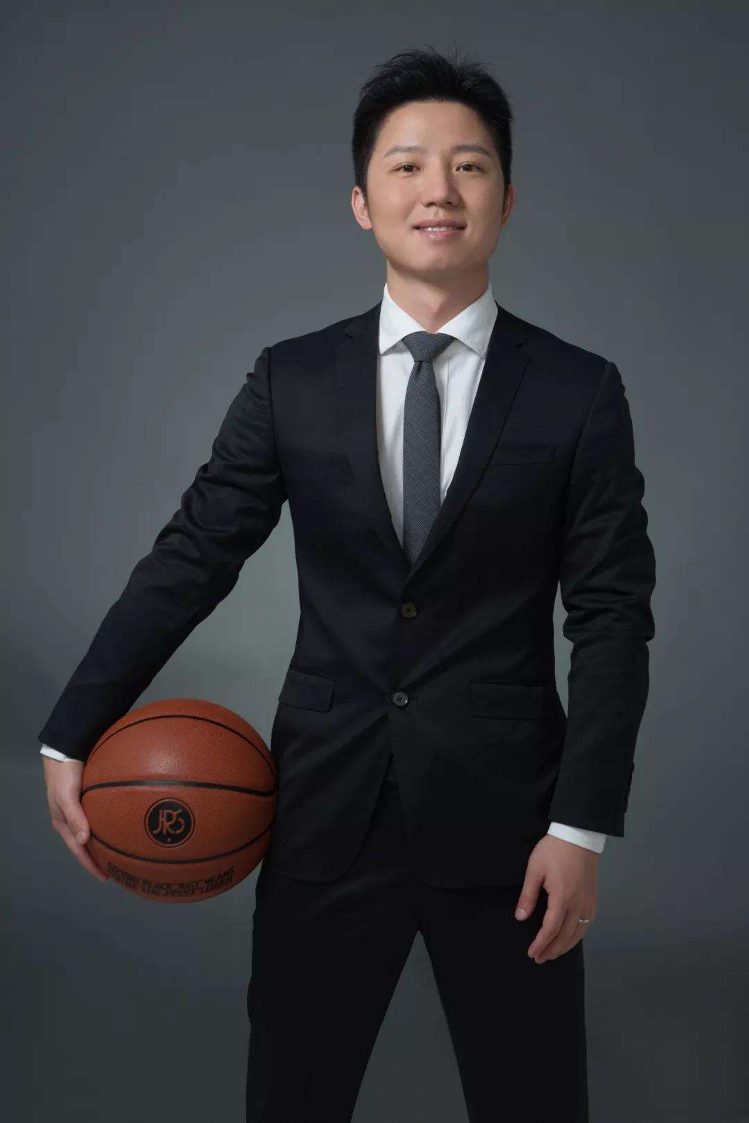 左手虎扑，右手得物！85后篮球迷独创两大潮流平台，都成独角兽