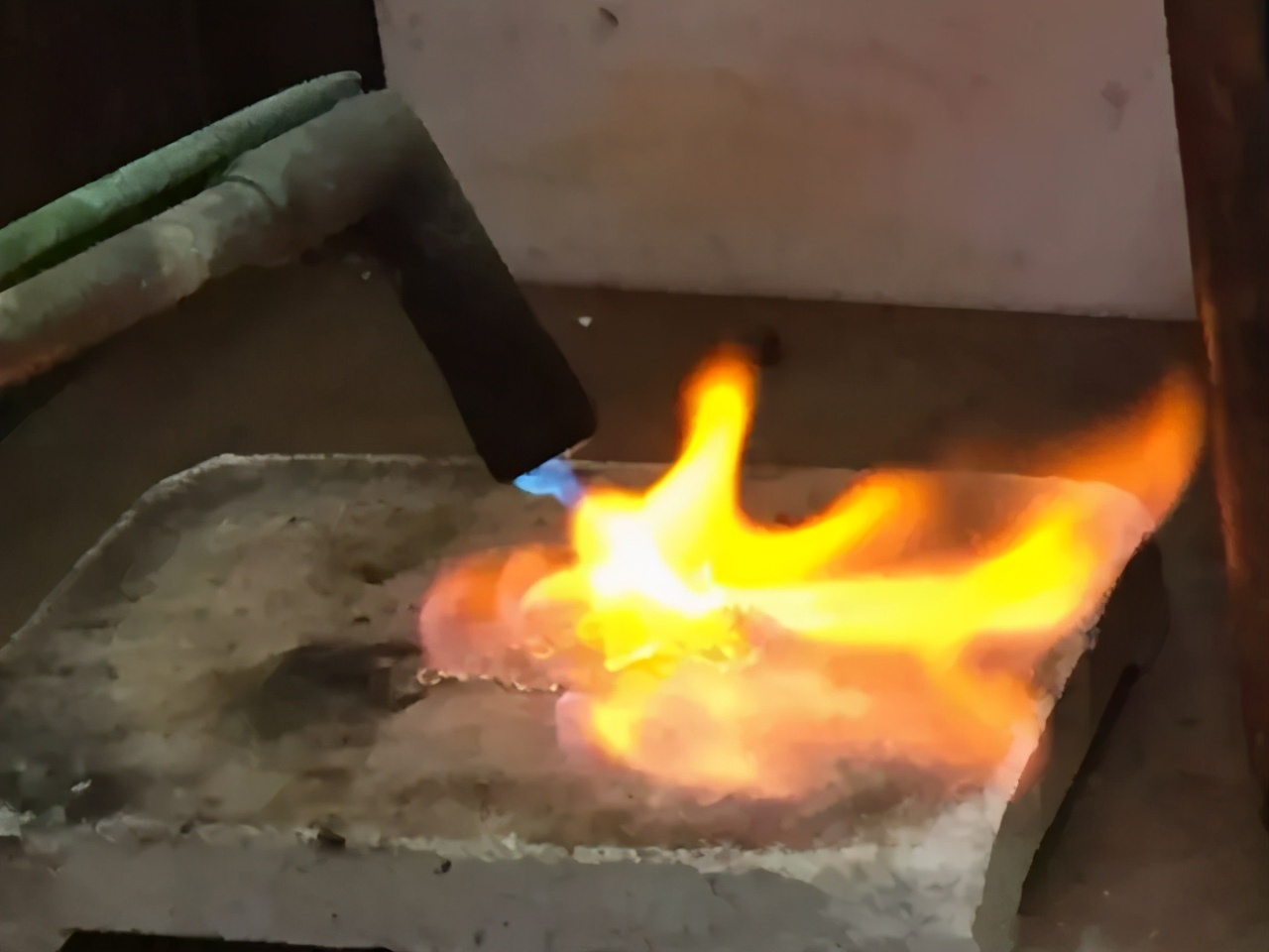 黄金回收为什么有不用火烧的,回收黄金为什么要烧一下