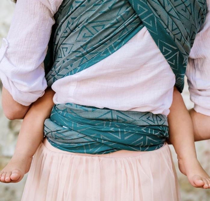 新生儿如何抱才是正确的姿势呢,新生儿怎么抱姿势正确简单