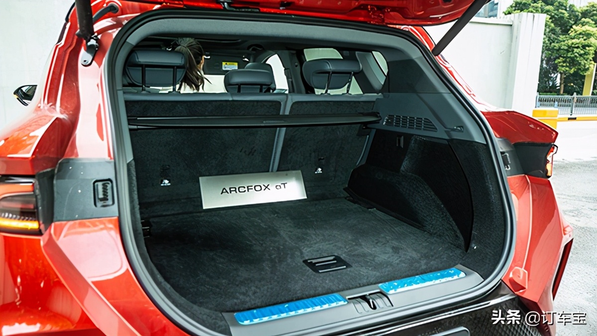 北汽新能源纯电suv汽车价格,新能源纯电suv极狐6座