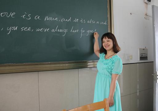 为什么中学都是英语老师当班主任,为啥上学时期和出社会气质不一样