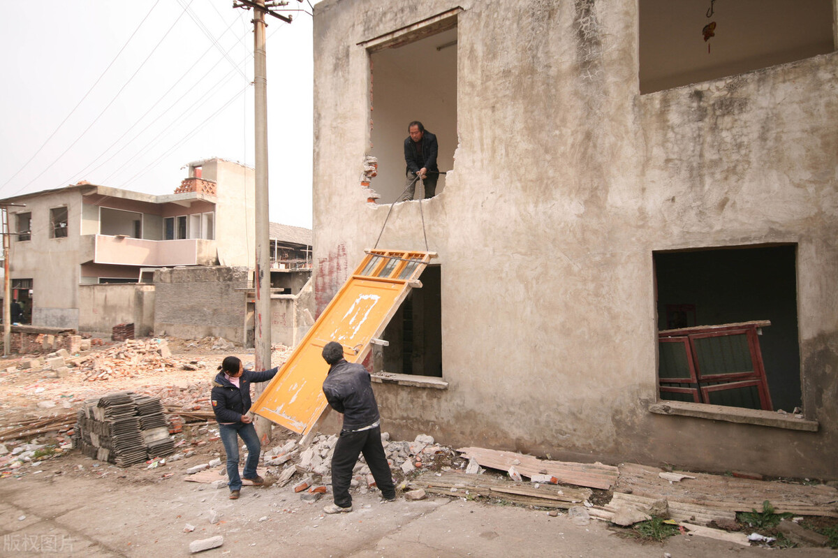 家人代签拆迁补偿协议书有效吗,签了搬迁补偿协议是否可以起诉