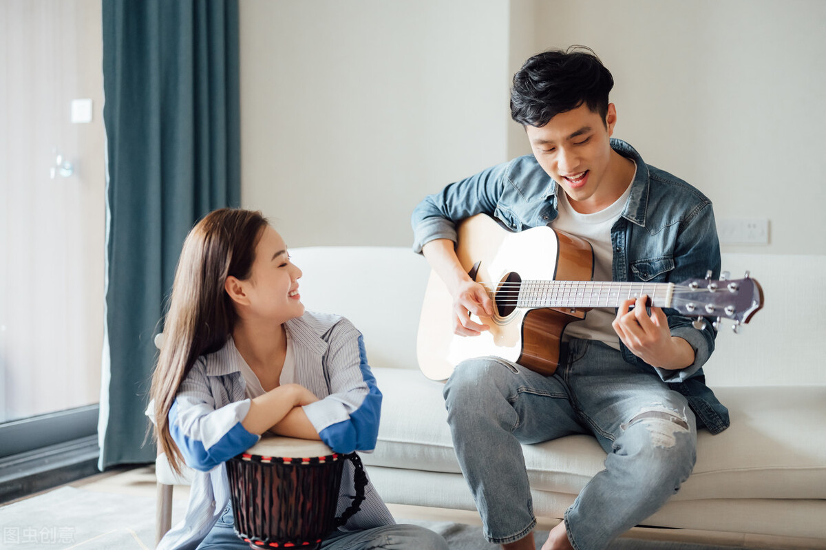 国内学一年吉他,国外吉他大神很多不懂乐理