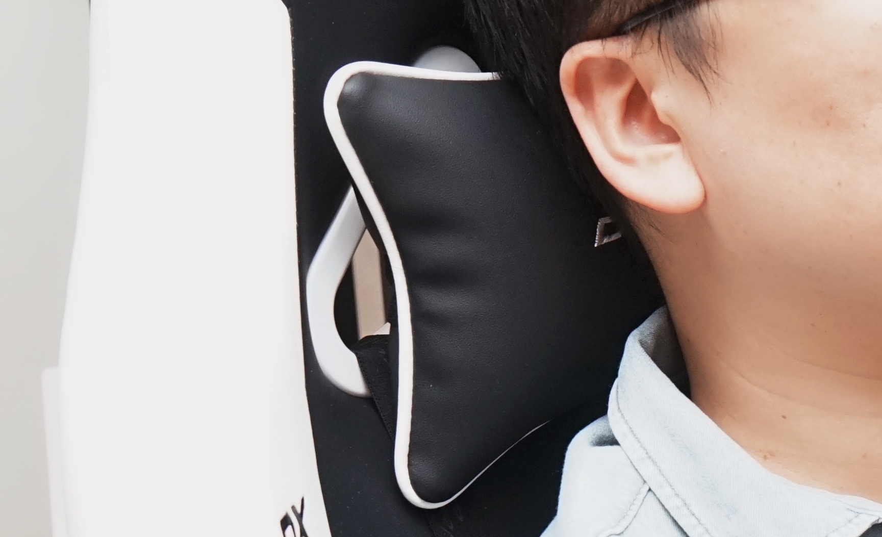 迪锐克斯dxracer电竞桌,甜品级显卡