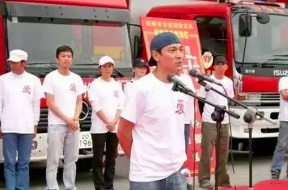 刘德华在娱乐圈是有多受人尊重,刘德华40年偶像魅力从未被超越