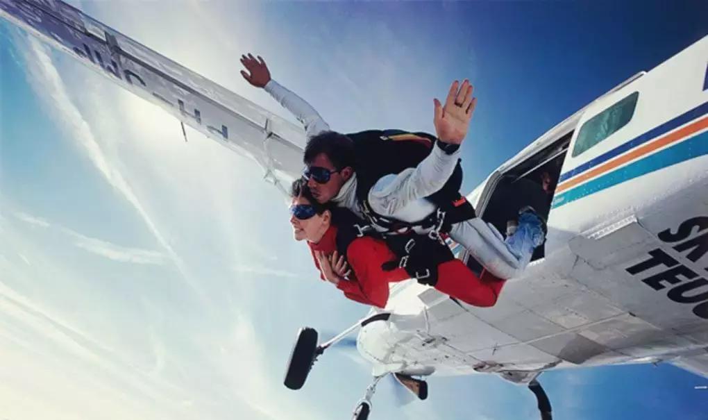 有着绝美迷人的“容颜”，却充满让*欲人**罢不能的速度野性与激情