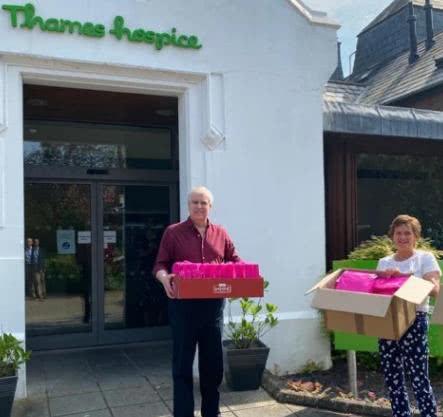 安德鲁王子和贝克汉姆长子同做纸杯蛋糕献爱心，风评很重要