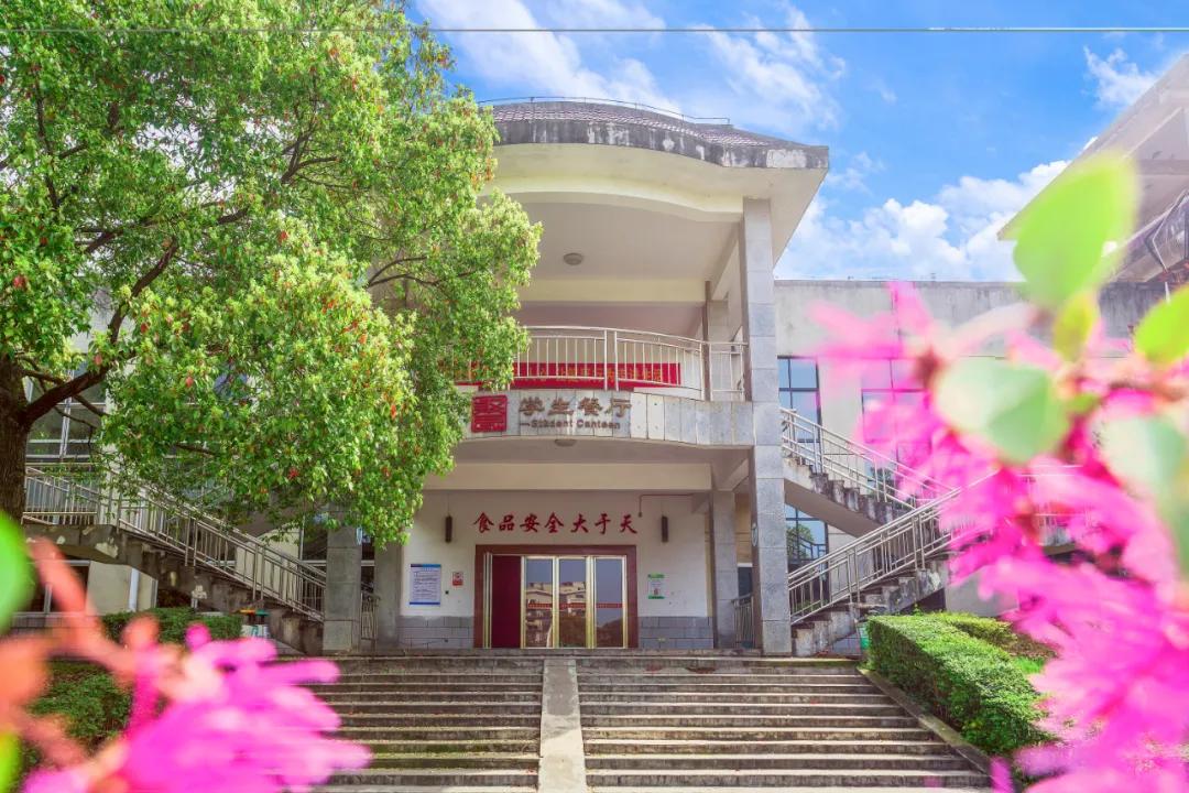 长沙南雅中学毕业生赵栩嘉，母校六年给她的……