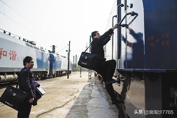 中国铁路火车司机工资多少,铁路火车司机岗位工资是多少档