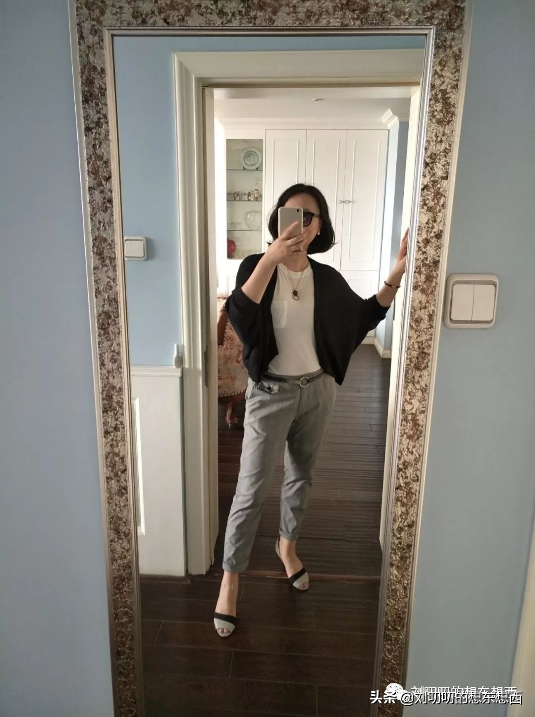 白t穿搭高级感西装,今年超级火的白t加西装外套