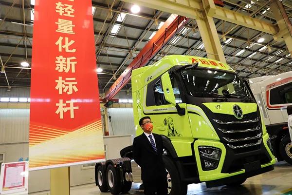 大运重卡v7车型河南地区交付火热,买一送一的车靠谱吗