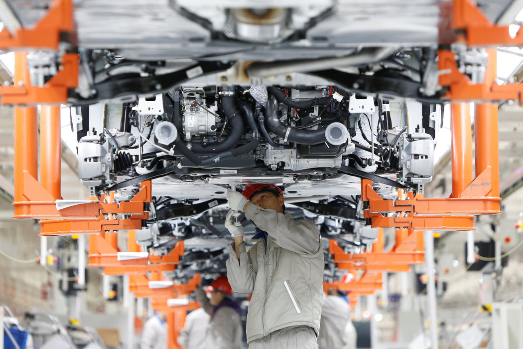 纽约时报高度评价中国,美国消费者信心指数下滑