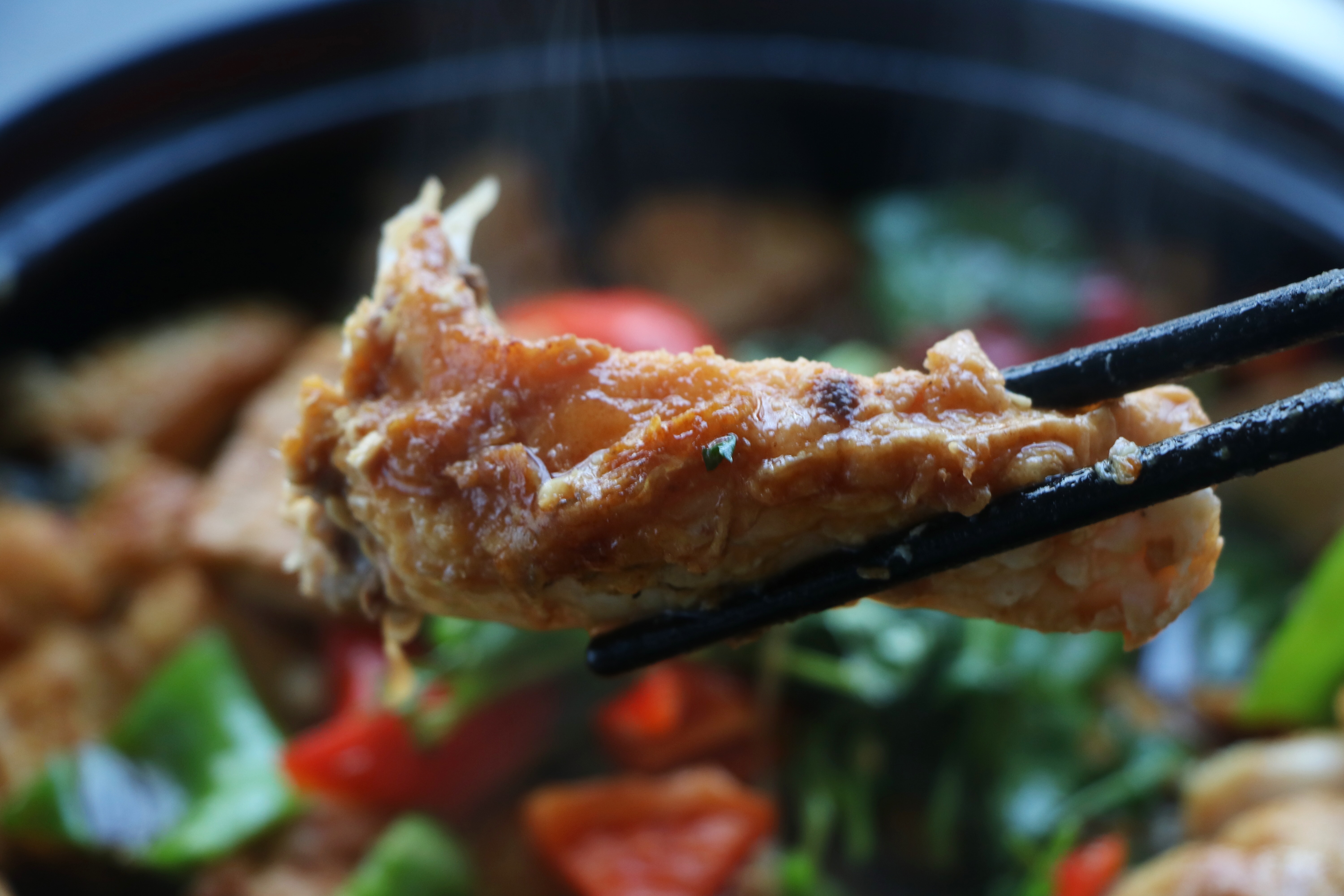 不加一滴水炖出来的草鱼又鲜又嫩,红烧草鱼的家常做法简单不做辣的