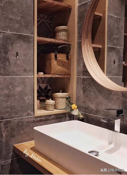 白色的玻璃胶发霉什么原因,家里的玻璃胶发霉怎么办