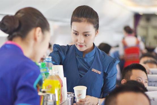 美丽空姐的灿烂笑容,美丽空姐甜美笑容