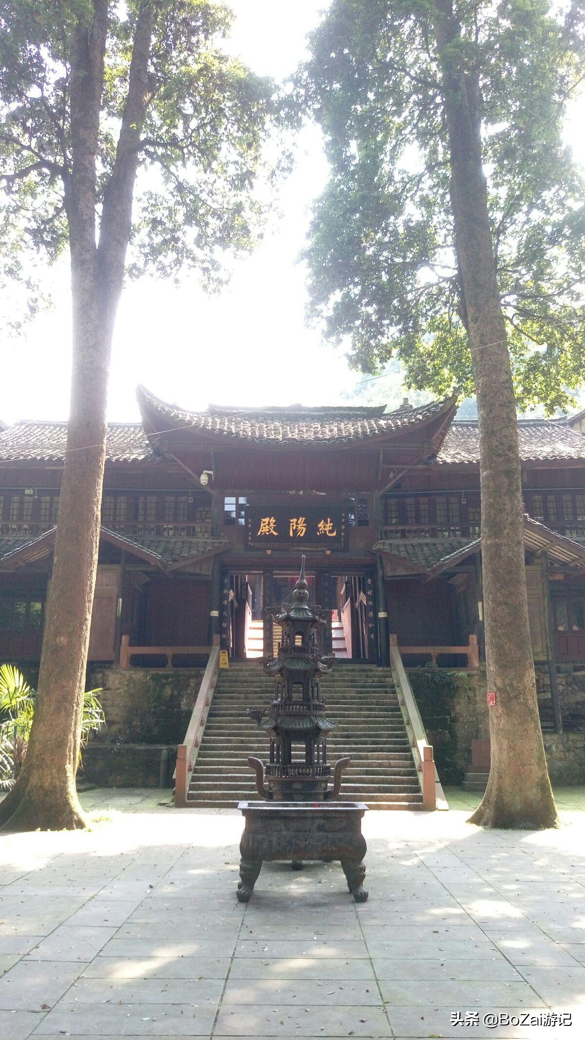 四川峨眉山景区怎么游玩最好,到峨眉山旅游哪家好玩点的多