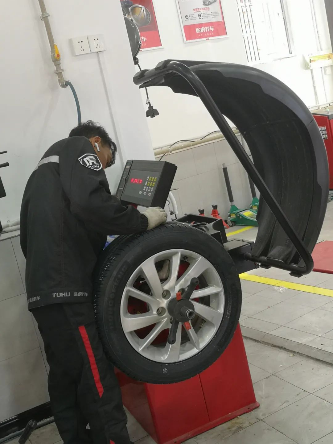 在途虎换轮胎贵还是便宜,途虎换轮胎到底便宜多少