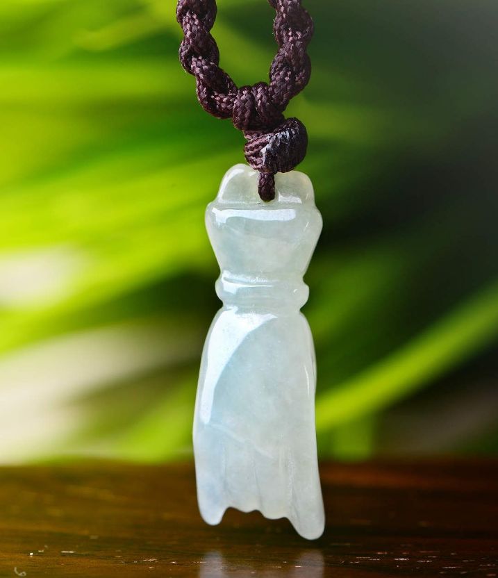 被誉为“福气之手”的翡翠佛手有啥款式？翡翠佛手适合哪些人戴？