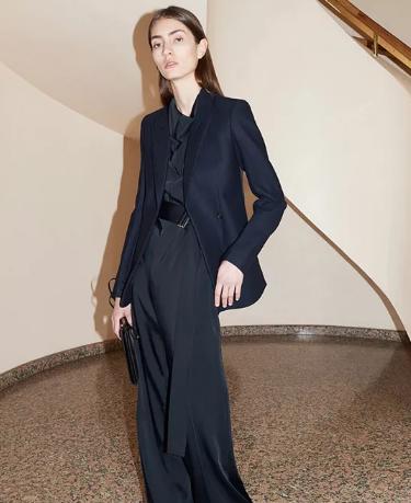 霍比特人也能走英伦复古风，小个子女生做到这几点，显高又时髦