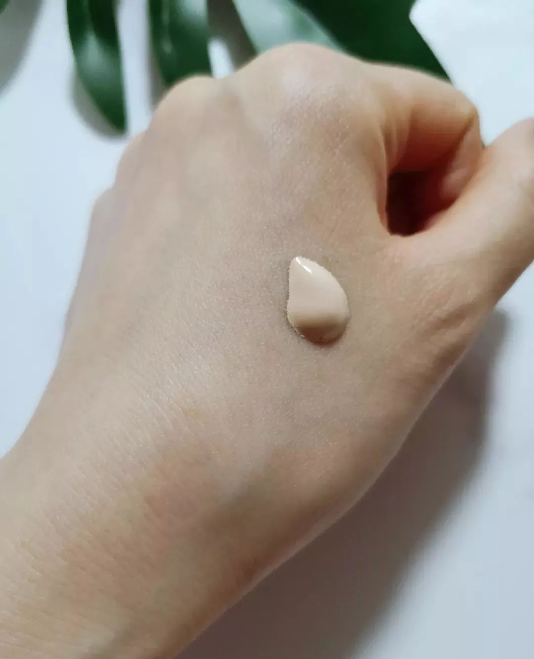 k妹推荐蜜粉饼,适合卡粉的粉底