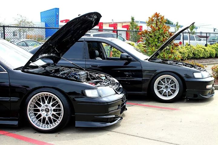 要看雅阁的改装案例还是看“别人家”的吧,国内实在不多