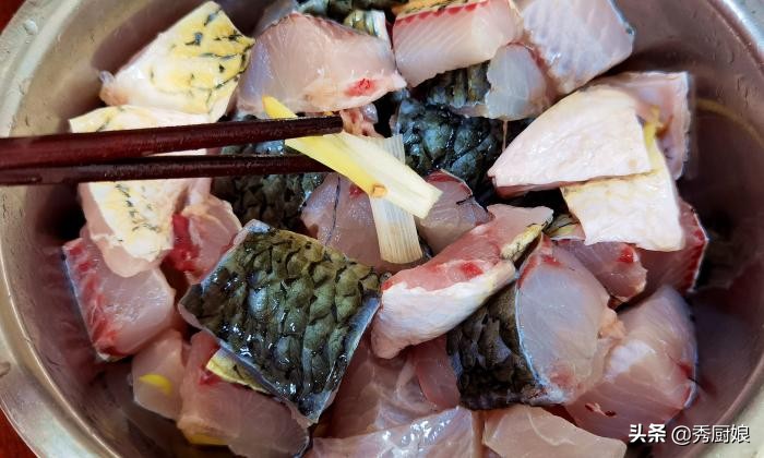 鲈鱼草鱼鲫鱼,秋天碰见这菜别手软富含胶质