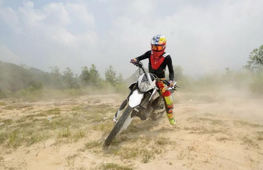 越野车更适合打孔碟还是划线碟,越野车国产卡钳