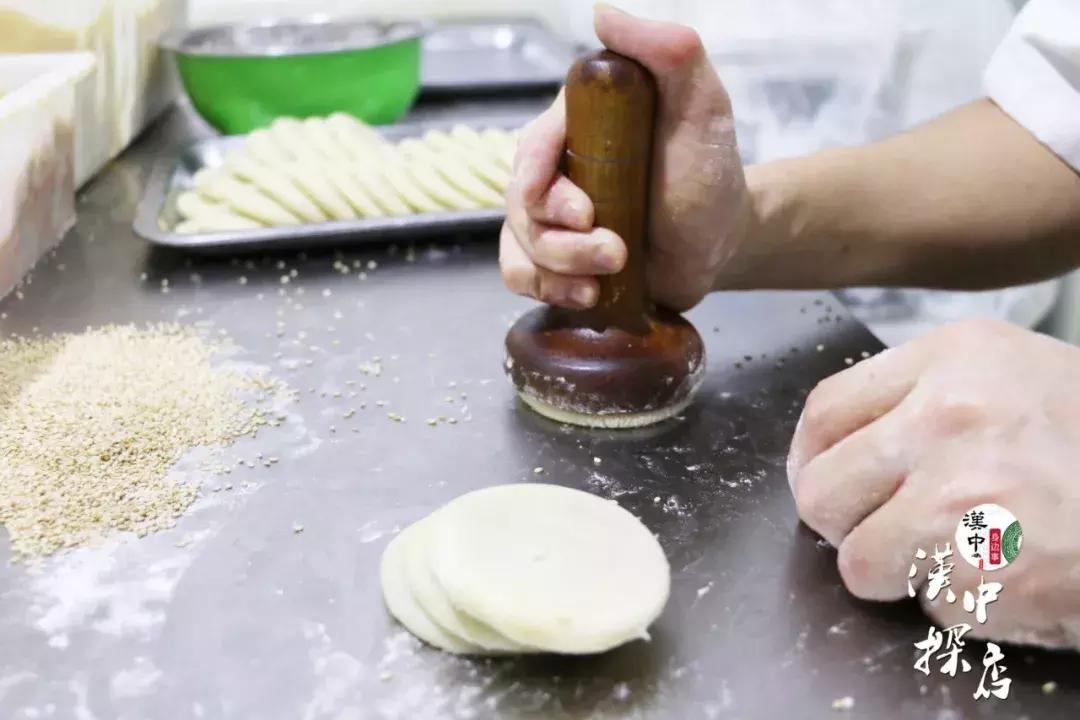 汉中80后退伍军人转行卖馅饼，顾客从早排到晚