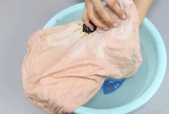 清洗枕套的黄渍小妙招,洗特别脏的枕套小窍门