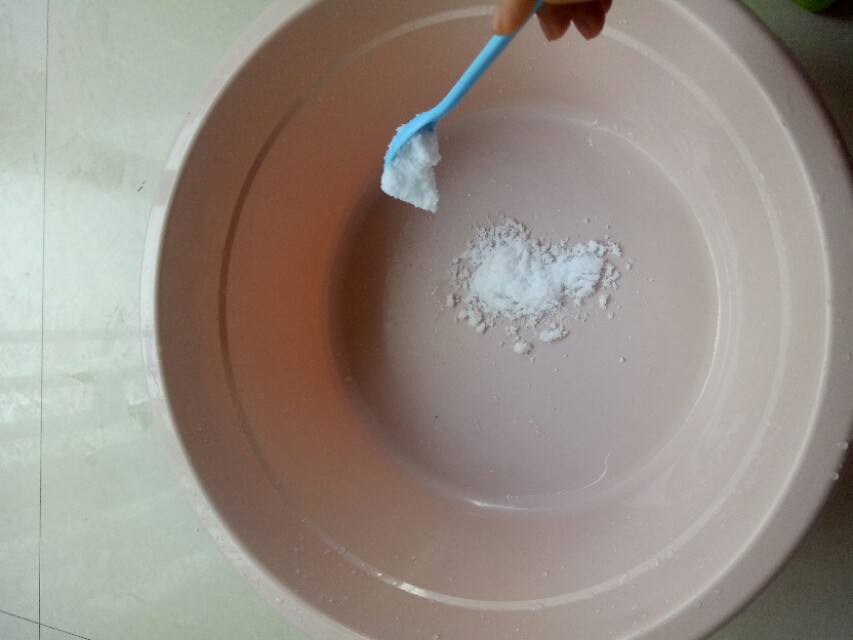 地面潮湿，让地板快速干，您只要拖地的时候加一物，既干净又干爽