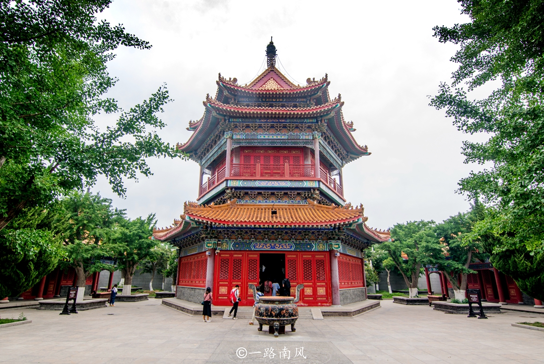 山东蓬莱有“三座仙山”,流传着长生不老药的传说,游客如入秘境